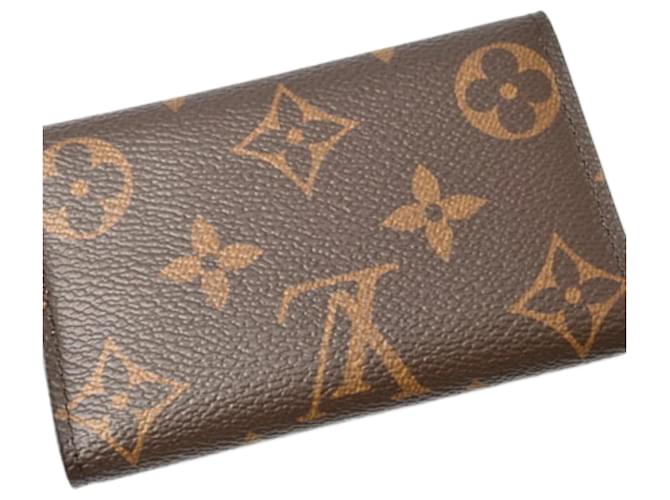 Louis Vuitton ブラウンレザーキーケース Louis Vuitton Monogram Key Case Brown Patent leather Cloth