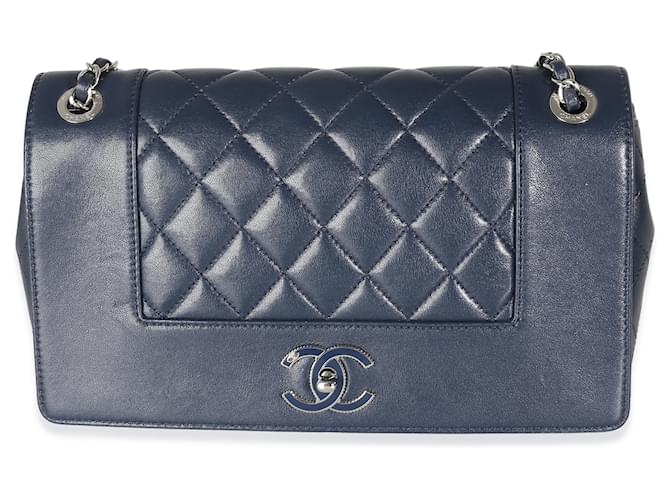 Sac à rabat Mademoiselle vintage large en agneau matelassé bleu marine Chanel Cuir  ref.1449333