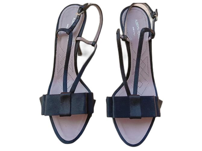 Alberta Ferretti Satin Pumps Schwarz Größe 38