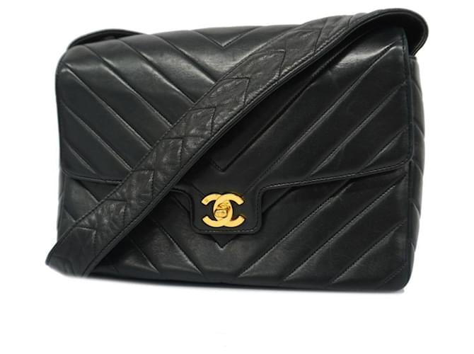 Bolsa de ombro de couro de cordeiro preto Chanel  ref.1452007