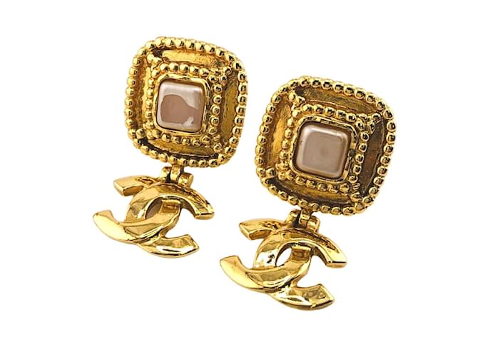 Chanel 96A Coco Mark Gold Clip Earrings Golden Gold-plated  ref.1452664