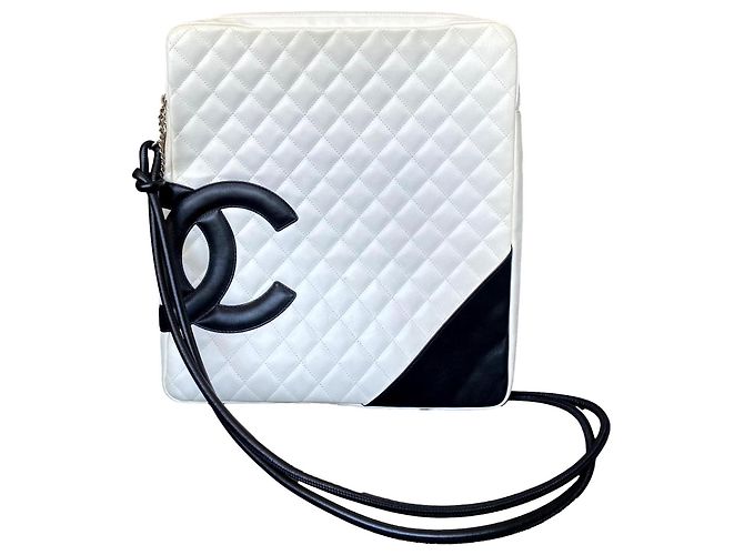 Bolsa mensageiro Chanel Cambon em couro branco
