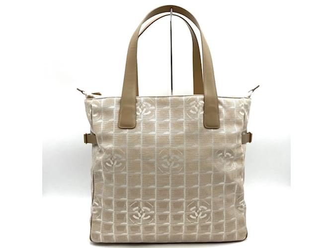 Sac de voyage en nylon beige Chanel  ref.1454050