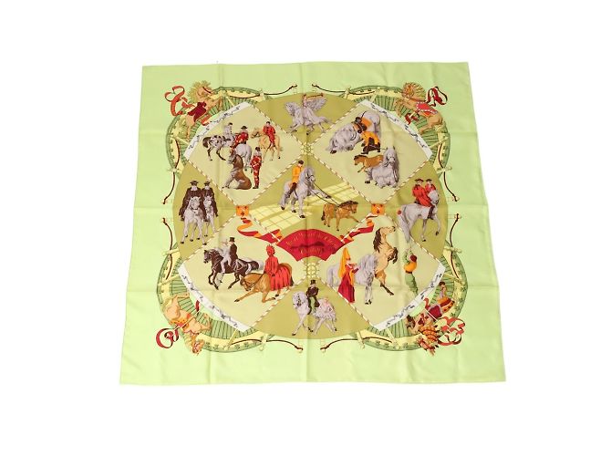 Hermès Écharpe en soie du musée du cheval du château de Chantilly Hermes Vert Jaune