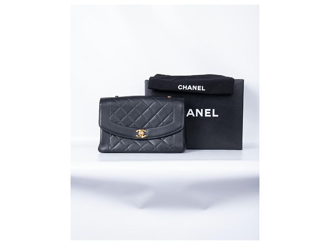 Borsa Chanel Diana Medium in pelle caviar nera Nero