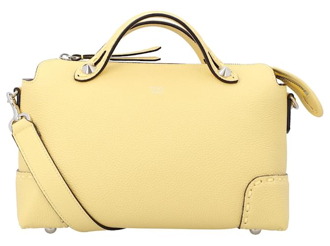 Fendi By The Way Medium Jaune Cuir Veau façon poulain  ref.1457972