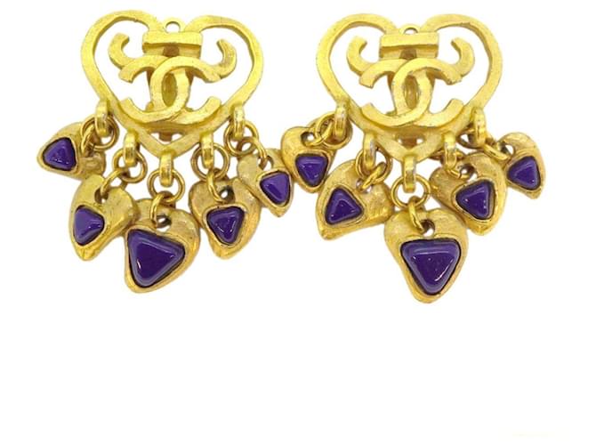 Pendientes de clip chapados en oro de Chanel con motivo de corazón Chapado en oro  ref.1459290