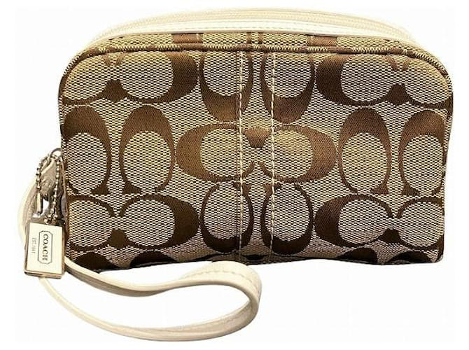 Coach Signature good Pouch