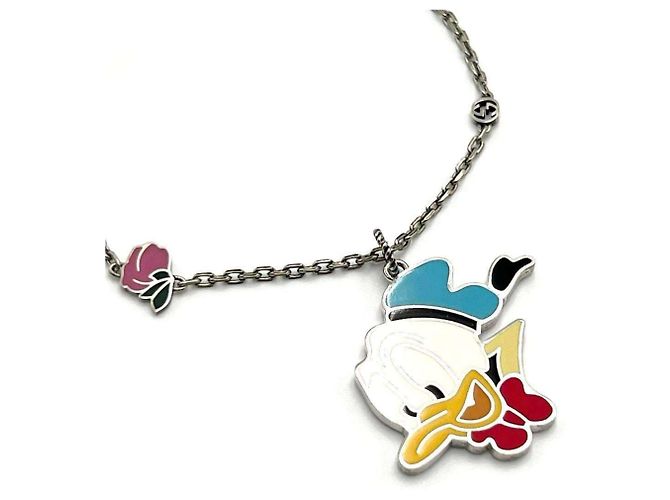 Colar longo com pingente Donald da GUCCI x Disney