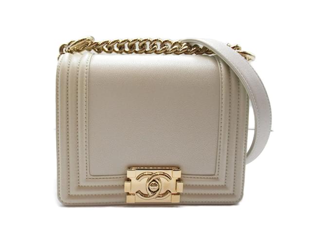 Le Boy Bolsa de Ombro Chanel Boy Chanel Chain Branco Couro  ref.1464135