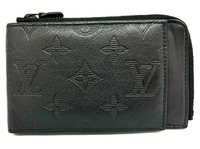 Monedero de cuero negro Monogram Shadow de Louis Vuitton