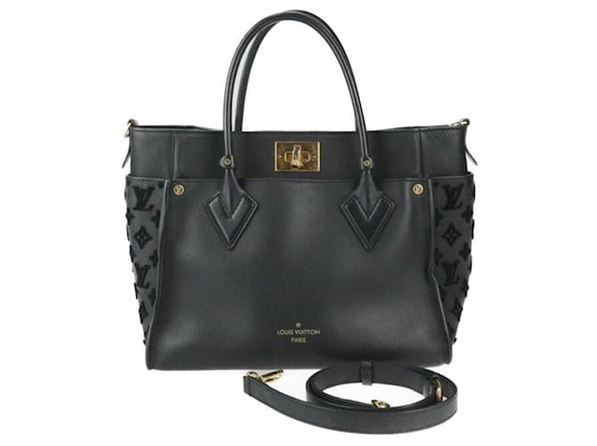 Borsa a spalla Monogram Tuftage On My Side MM di Louis Vuitton Nero Pelle  ref.1464832