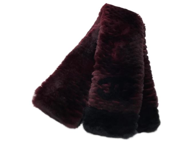 Cachecol Chanel CC Mark em Vermelho Bordeaux e Preto