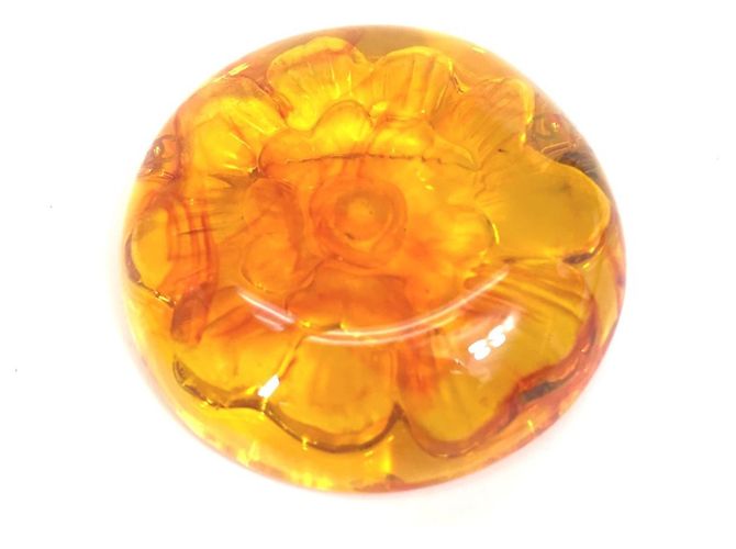 Broche círculo naranja Chanel