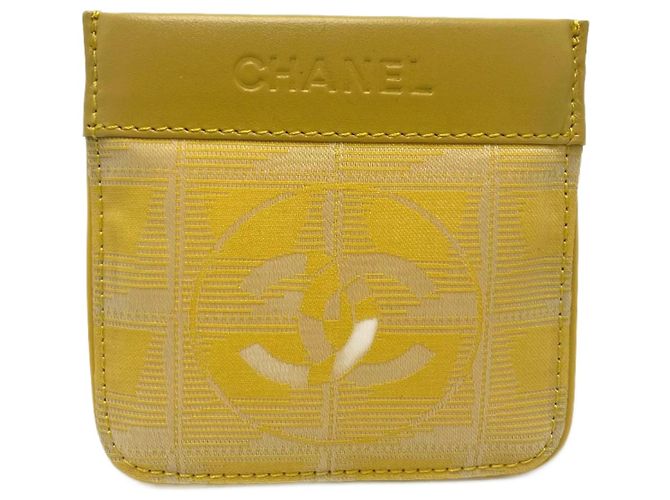 Monedero de cuero amarillo Chanel