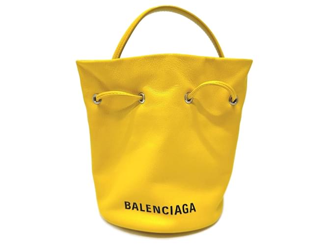 Borsa a spalla in pelle gialla Balenciaga Giallo  ref.1465296