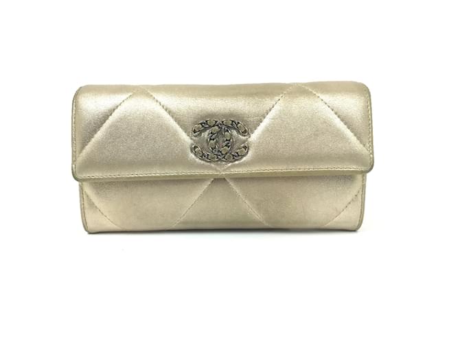 Chanel Matelassé Gold Langbörse Golden Leder  ref.1467057