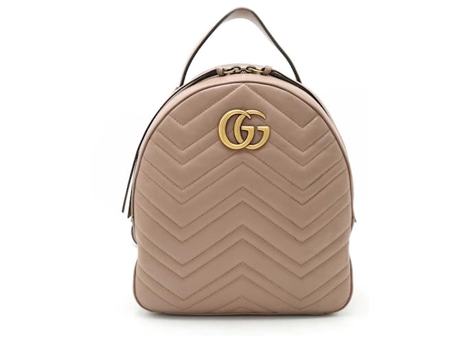 Mochila acolchoada Gucci GG Marmont Bege Couro  ref.1469732