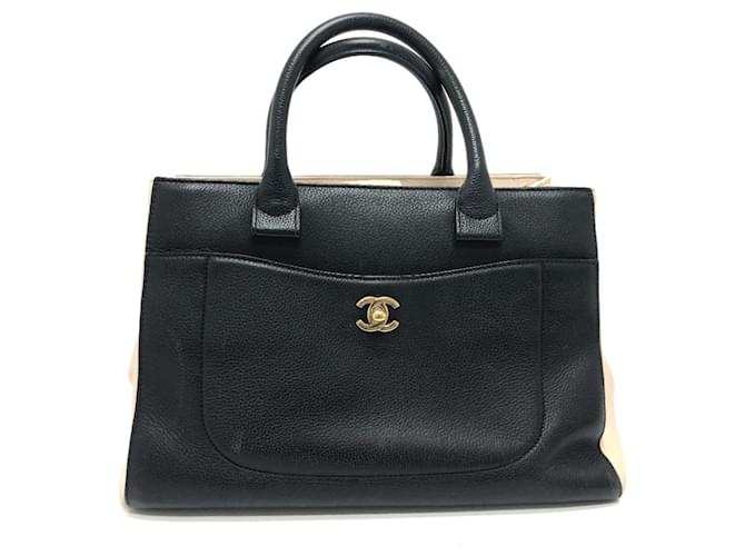 Borsa a spalla in pelle nera Chanel A69930 Nero  ref.1470338