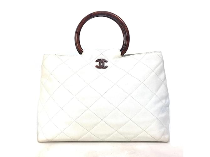 Chanel Matelasse Quilted Handbag White Leather  ref.1470402