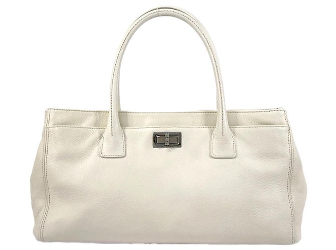 Executive Bolsa executiva Chanel em couro caviar branco