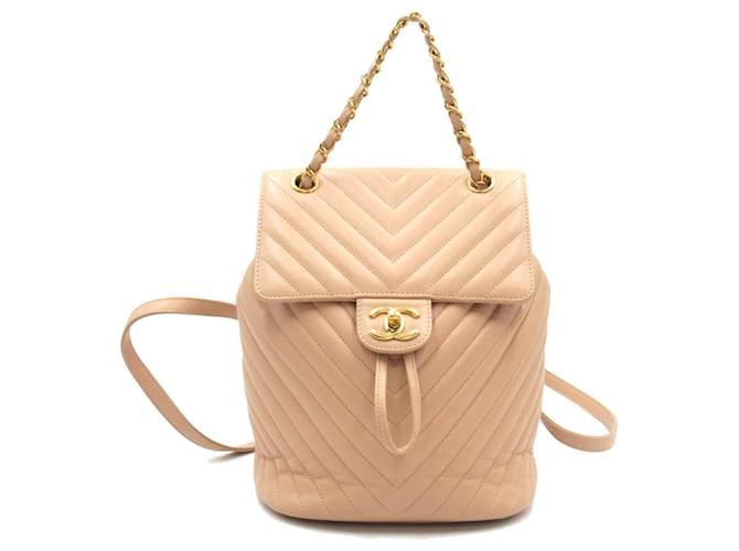 Sac à dos V-Stitch de Chanel en cuir beige  ref.1470774