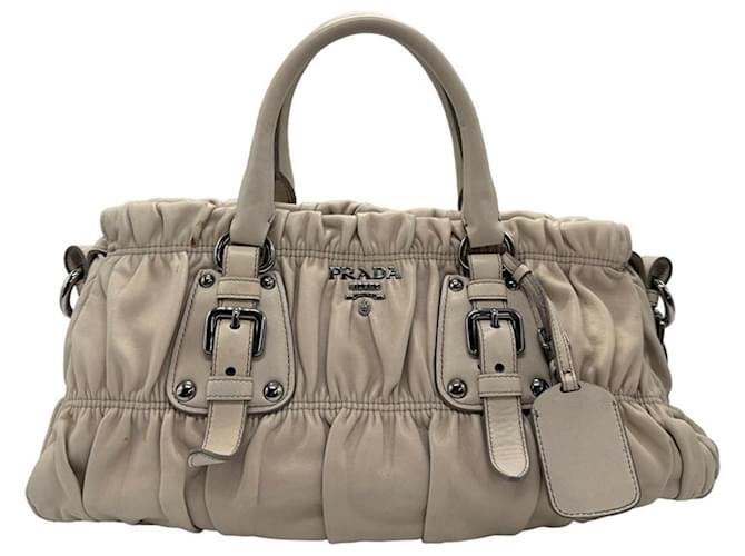 Sac à épaule en cuir beige Prada  ref.1472085