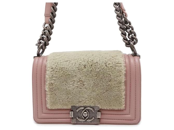 Le Boy Bolsa de ombro de couro e pele Chanel Boy Rosa  ref.1472342