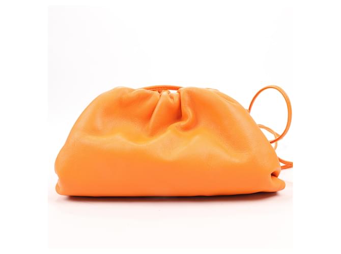 Bottega Veneta Mini The Pouch Bolso de hombro de cuero en naranja  ref.1473345