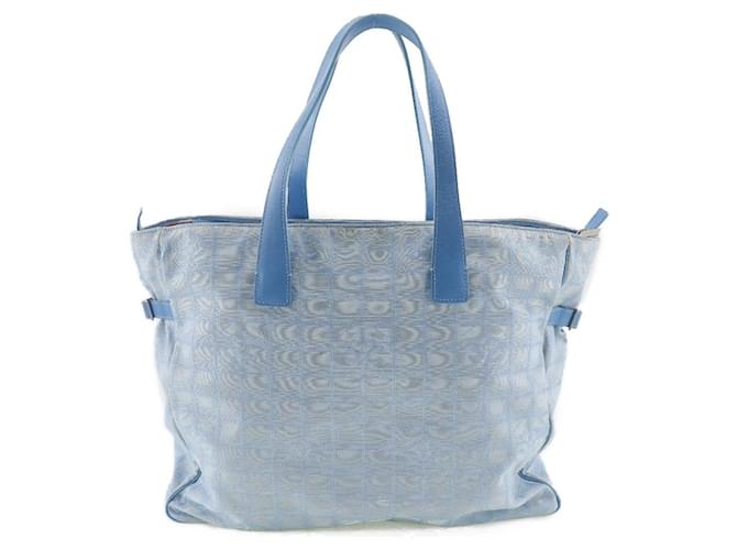 Sac fourre-tout en toile Chanel Travel Line TGM A15826 en bon état Bleu  ref.1476831