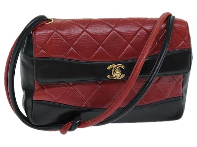 CHANEL Matelassé Sac à épaule à fermoir tournant en cuir d'agneau noir rouge CC Auth yk13361  ref.1482946