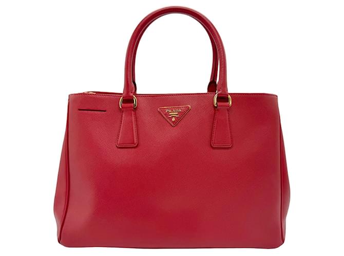 Bolso de hombro de cuero rojo Prada Roja  ref.1483062