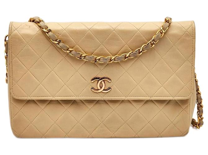 Timeless Chanel Clássico Atemporal com Flap Simples Matelassado Bege Couro  ref.1485260