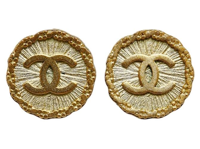 Boucles d'oreilles clips en métal doré vintage Chanel Plaqué or  ref.1485374