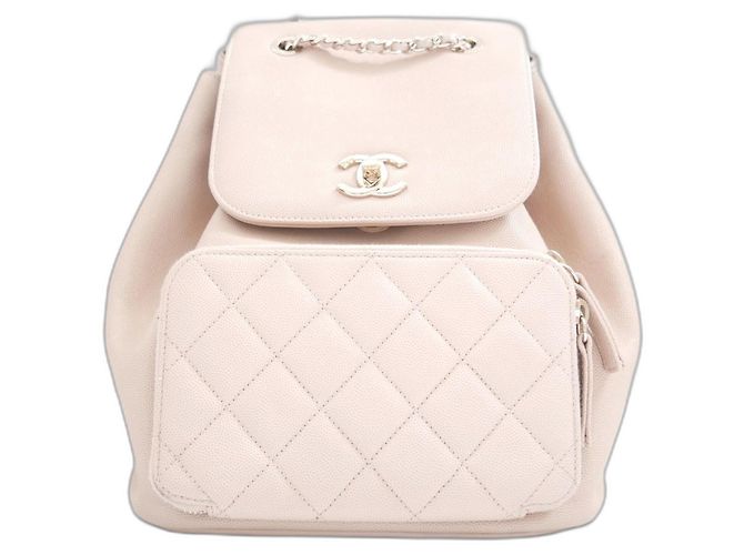 Mochila Business Affinity Chanel em couro caviar bege