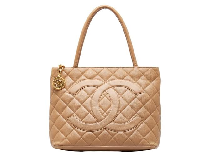 Classique Sac à main Chanel Matelassé Médaillon Cuir Beige  ref.1486173