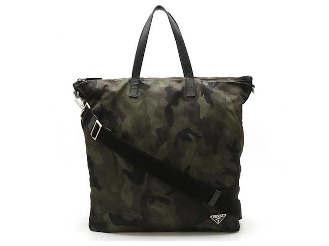 Tote Sac fourre-tout camouflage Prada Nylon Multicolore Vert  ref.1488101