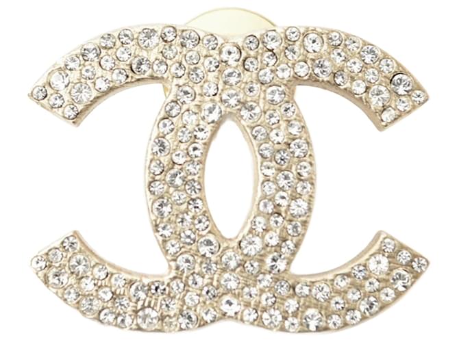 Broche en strass doré Chanel  ref.1489213