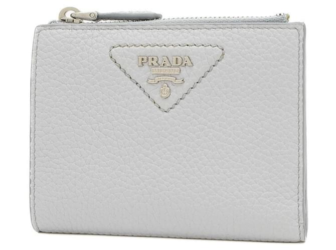 Prada Metal Vitello Dino Geldbörse im Bi-Fold-Format Hellblau Leder  ref.1489812