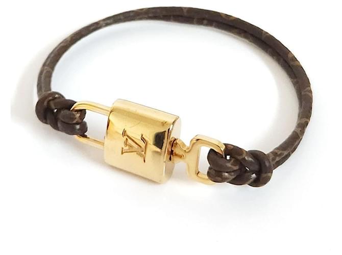 Bracelet Charme Monogram Louis Vuitton Cuir vernis Toile Métal Marron Doré  ref.1491473