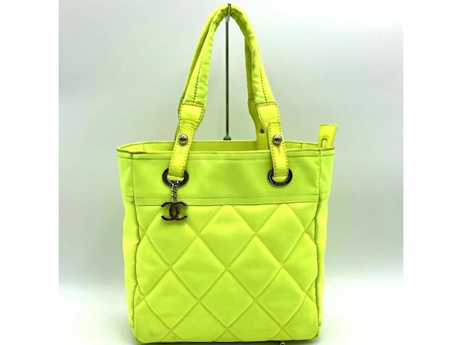 Sac fourre-tout en toile néon jaune Chanel  ref.1492021