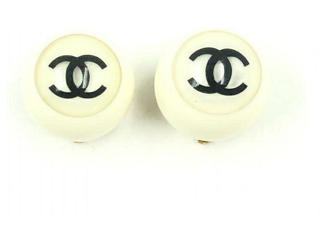 Pendientes de resina con clip Chanel Coco Mark