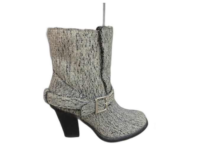 Botins Chloé de couro e feltro cinza