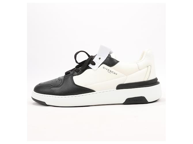 Baskets en cuir Givenchy 44 pour hommes noires et blanches WING SNEAKER LOW  ref.1495105