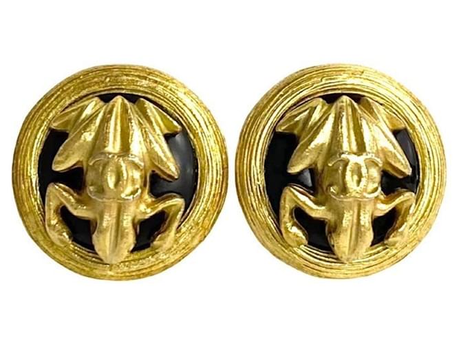 Boucles d'oreilles clips en motif grenouille Chanel Plaqué or Noir Doré  ref.1502992