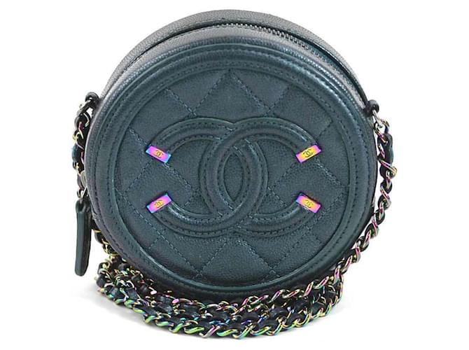 Chanel Shoulder Bag in Metallic Dark Green Leather  ref.1503384
