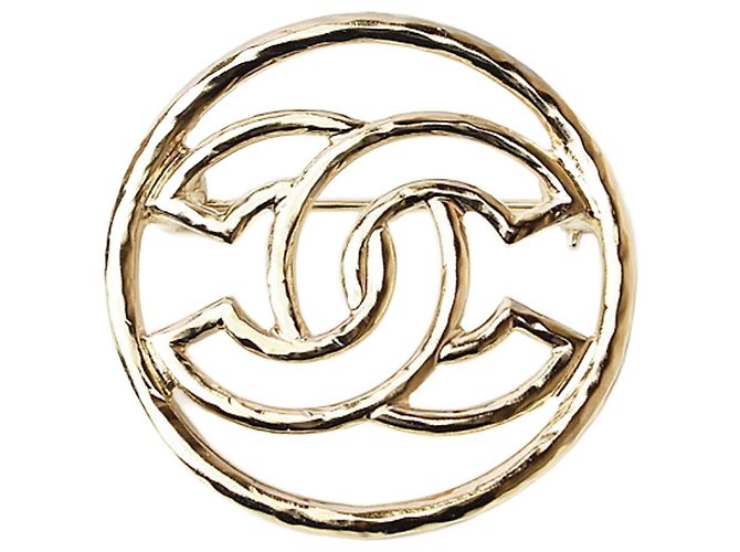 Broche de ouro Chanel com a marca Coco Dourado