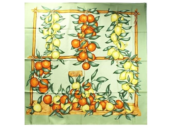 Écharpe Hermès Carré 90 Motif Fruits Soie Orange Jaune Vert clair  ref.1505347