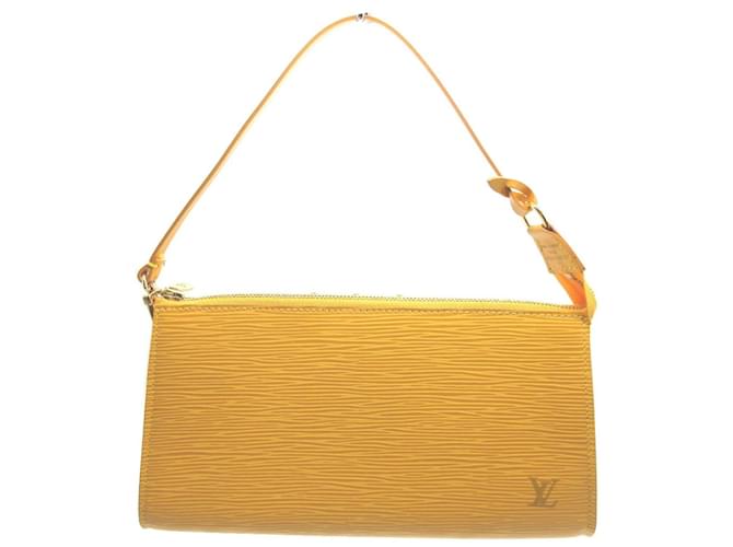 Pochete Acessório Epi Louis Vuitton em Amarelo Couro  ref.1505622