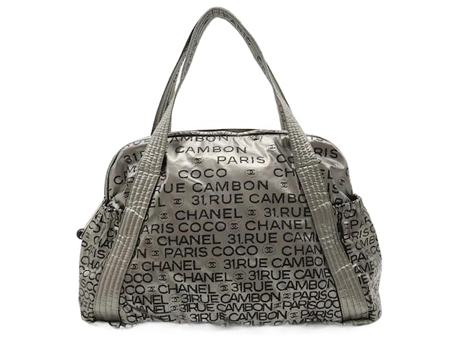 Sac fourre-tout Chanel Unlimited en argent Nylon Argenté  ref.1506121